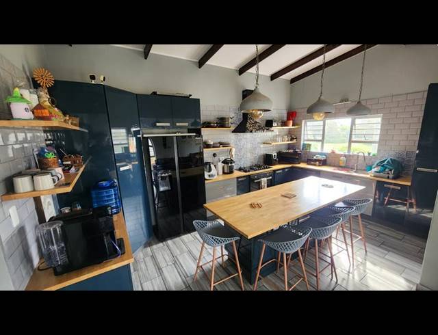 6 BEDROOM HOUSE FOR SALE IN PARADISE BEACH